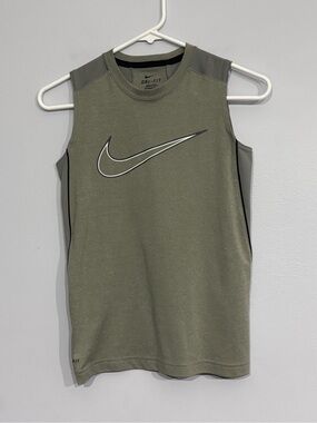 Nike Gray Sleeveless Athletic Tank Top with Swoosh Boys Small Kids Muscle Shirt